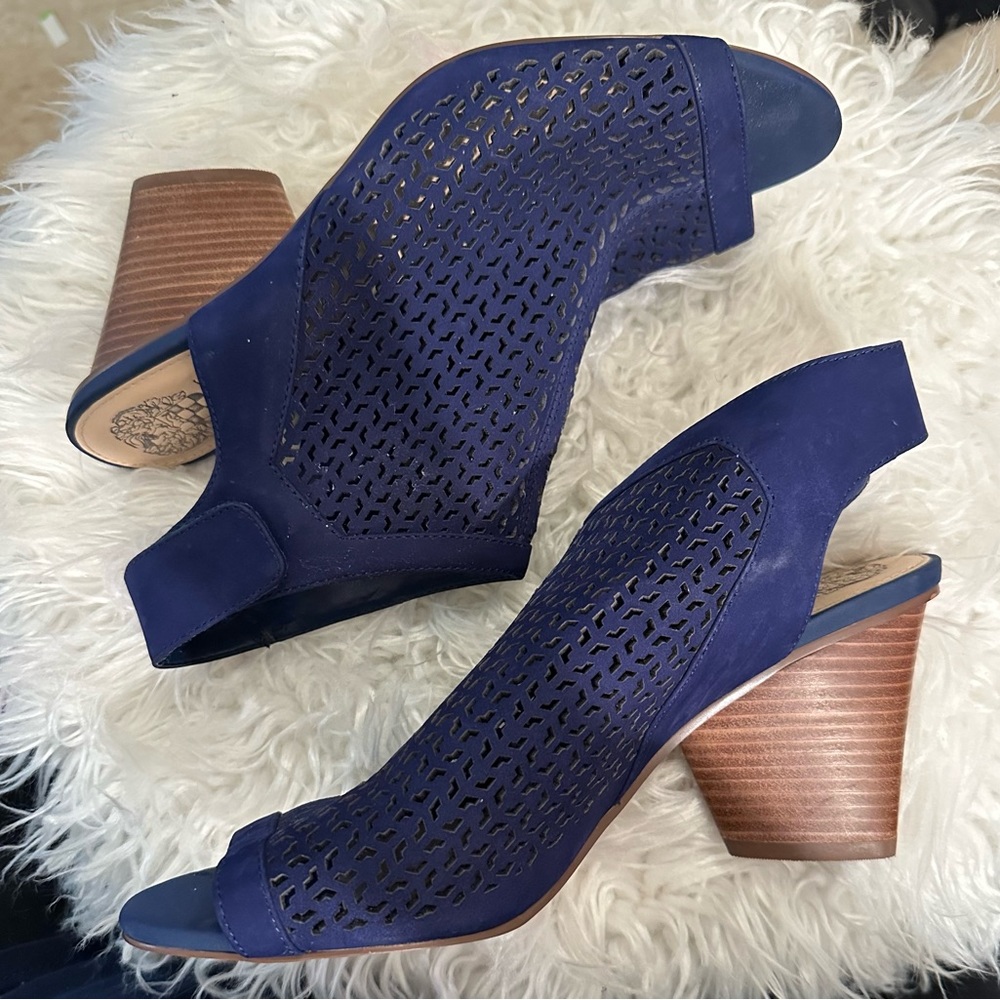 Vince Camuto Perforated Leather
Sandals - Dastana Size 9.5 Blue Suede - Picture 2 of 11